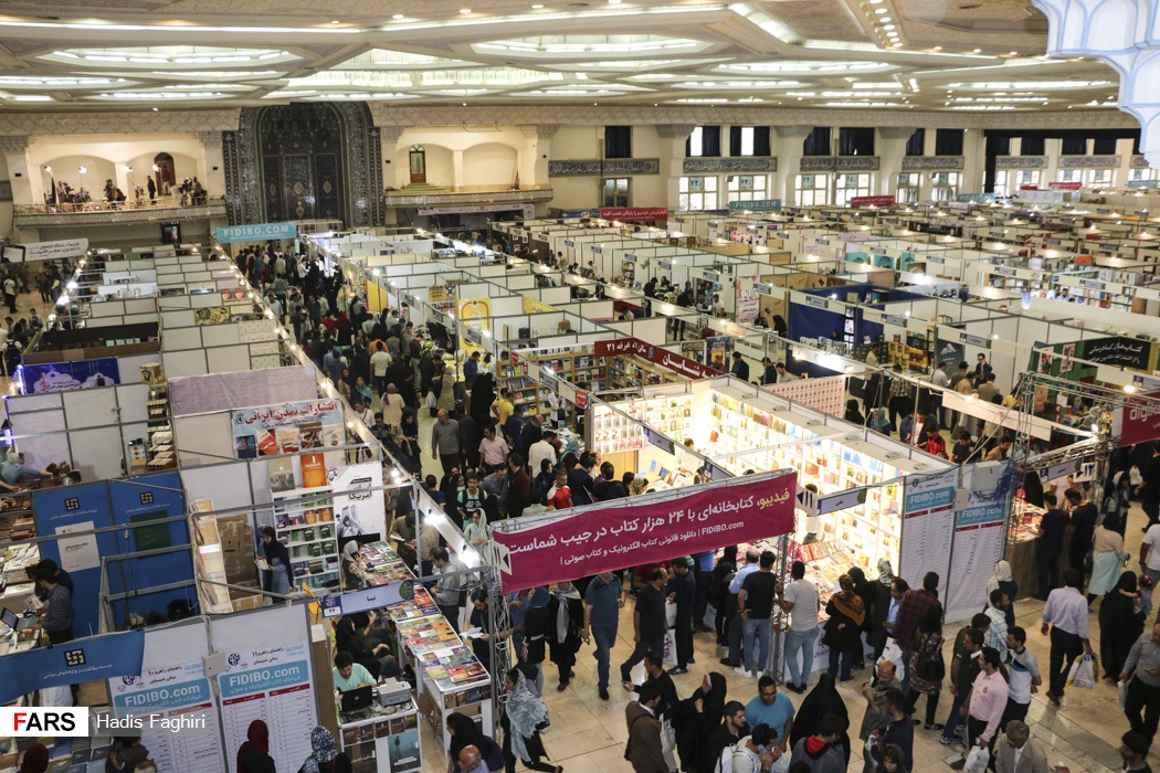تلاش برای فروش سیستمی در سی و دومین نمایشگاه کتاب تهران
