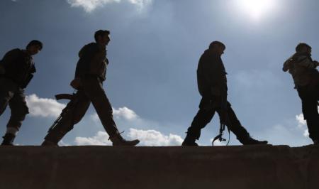 خروج بیش از ۲۰۰۰ نفر از آخرین  سنگر داعش در سوریه