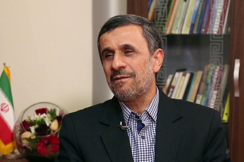 احمدینژاد: دولت را دست من بدهند، طی شش ماه قیمت نفت به بالای صد دلار میرسد