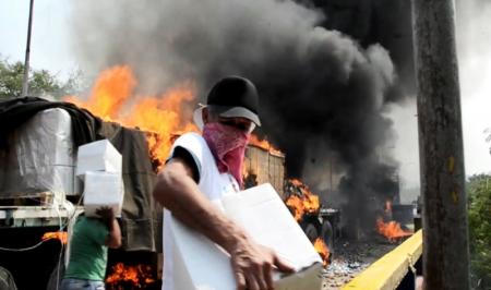 دروغ‌ واشنگتن مبنی بر آتش گرفتن محموله کمک‌های ارسالی به ونزوئلا فاش شد