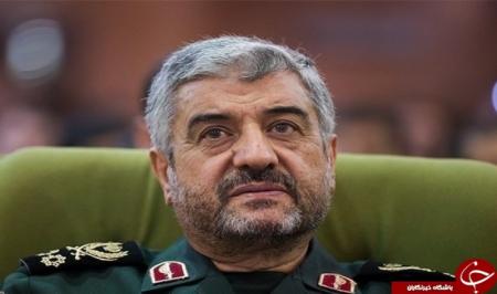 فرمانده کل سپاه،  روز ارتش جمهوری اسلامی را به فرمانده کل ارتش تبریک گفت 