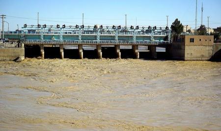 رودخانه هیرمند پس از ۱۸ سال خشکی پُرآب شد