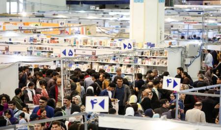 بازار کتاب در ایران با چه زنده است؟ 