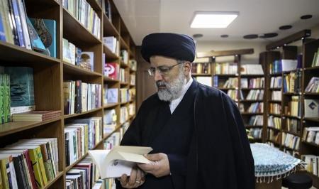 حجت‌الاسلام و المسلمین رئیسی از نمایشگاه کتاب بازدید کرد +تصاویر