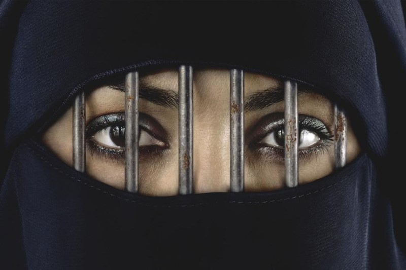 شکنجه و آزار جنسی زنان در زندان‌های آل‌سعود به روایت خواهر یک فعال زن عربستانی
