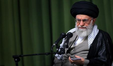 ملتی که هویت خود را گم کند، در مشت بیگانگان آب می‌شود و از بین می‌رود