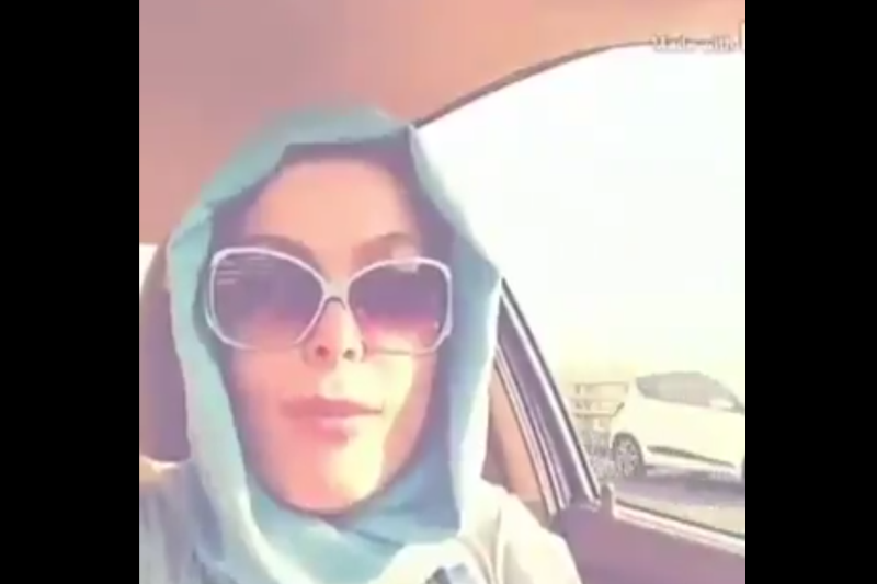واکنش یک دختر به برداشتن حجاب در چهارشنبه‌های سفید+فیلم