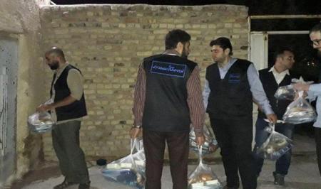 گروه جهادی مسجد ارک به اطعام نیازمندان بازار و کوره‌پزخانه‌های تهران پرداختند