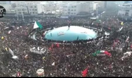 فیلم| لحظه ورود پیکر مطهر سپهبد شهید سلیمانی به میدان انقلاب تهران