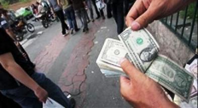 تبدیل منابع صندوق توسعه در اتاق مبادلات ارزی نوسانات را کاهش می‌دهد