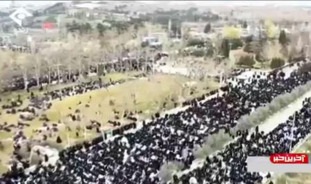  فیلم| تصاویر هوایی از حضور پرشور مردم در نماز جمعه 