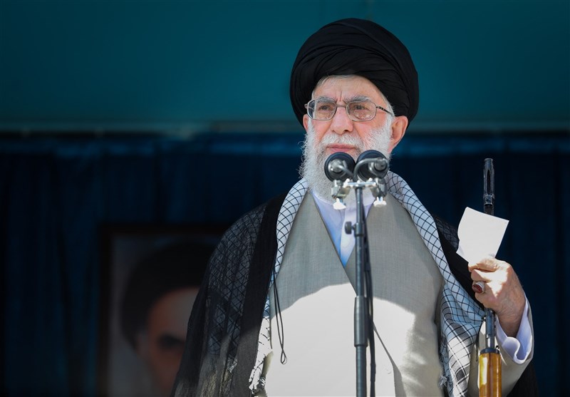 بازخوانی ۱۰ خطبه تاریخی رهبر انقلاب/ از واکنش به قتلهای زنجیرهای تا اتمام حجت با سران فتنه