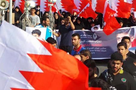 فیلم| تصاویر ترامپ و نتانیاهو زیر پای معترضان بحرینی