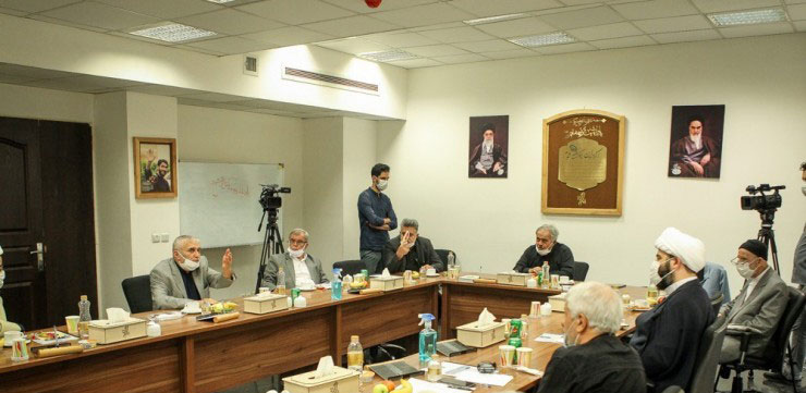 فرصتهای موجود را نباید به راحتی از دست داد و باید گفت که از دست دادن موقعیتها، با اساسنامه نویسی جبران نمیشود و همه باید پای کار امام حسین (ع) بمانیم.