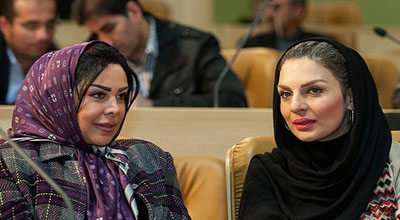 مشایی استارت کارهای تبلیغاتی را با هنرمندان بدحجاب زد!+عکس