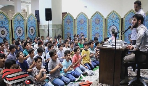میثم مطیعی با دانش‌آموزان به پیشواز محرم می‌رود