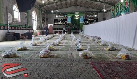 توزیع بسته‌های معیشتی توسط مسجد 14 معصوم جنت‌آباد رفسنجان