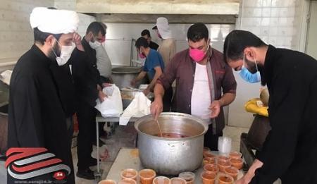 توزیع ۳۰۰۰ پرس غذای گرم میان نیازمندان شیراز و خفردر عاشورای حسینی