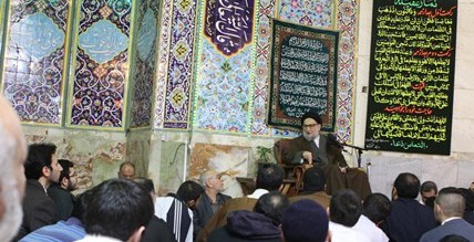 پیر عارفی که در بالاترین نقط شهر اخلاق می گوید
