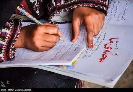 توزیع 21 هزار بسته لوازم التحریر اهدایی رهبر  میان دانش‌آموزان سیستان و بلوچستان 