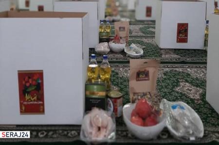 اهدای بسته حمایتی شب یلدا به نیازمندان در زرند