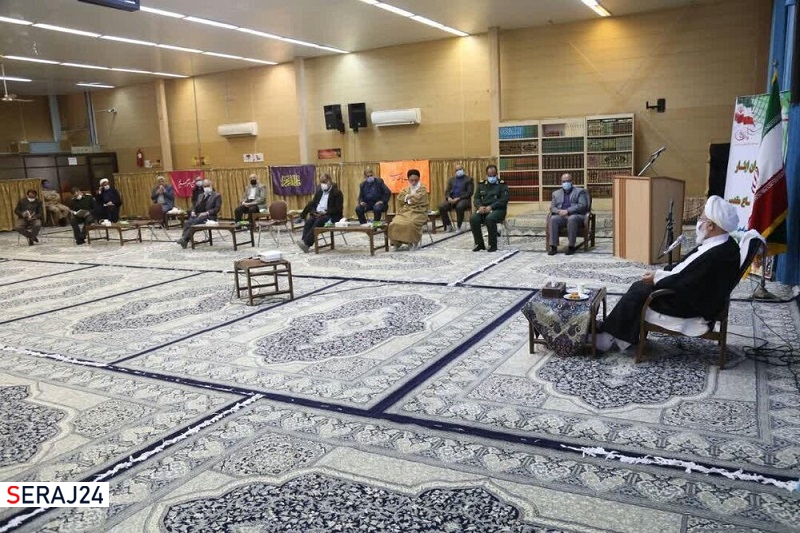 دلسوزان انقلاب به میدان بیایند