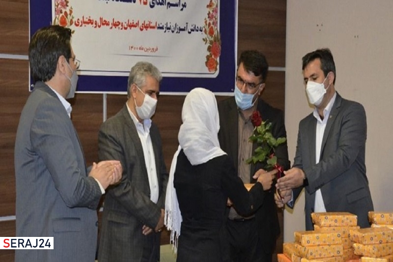 اهدای ۴ هزار تبلت به دانشآموزان تحت حمایت کمیته امداد اصفهان