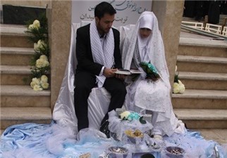 مراسم ازدواج یک زوج دانشجو در یادمان فتح المبین