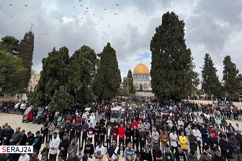 هزاران فلسطینی با حضور در «مسجدالاقصی» نماز جمعه را اقامه کردند