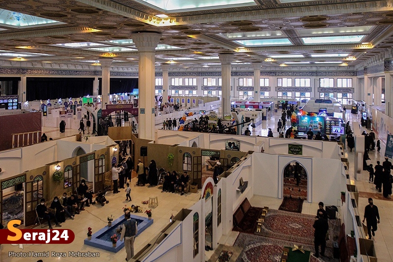 عرضه محصولات دیجیتال دوزبانه پژوهشکده فرهنگ و معارف قرآن در نمایشگاه قرآن