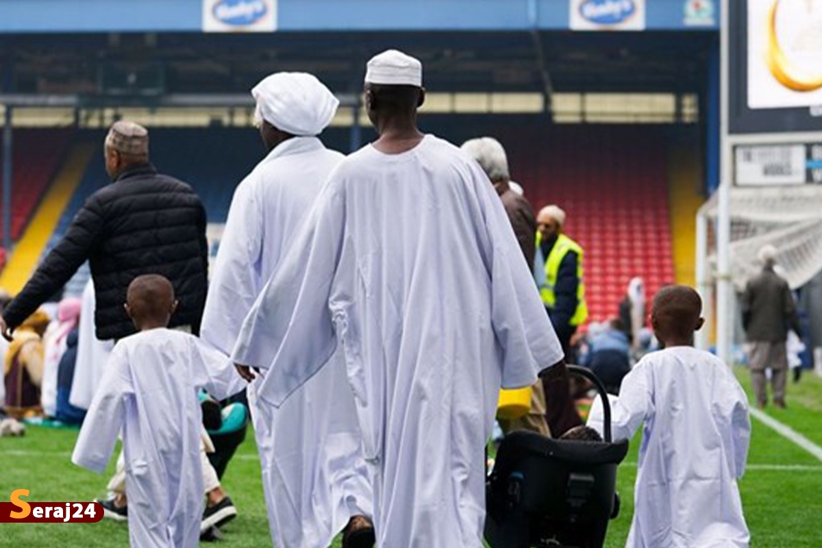 اتفاق تاریخی در فوتبال انگلیس؛ اقامه نماز عید فطر در ورزشگاه باشگاه بلکبرن +تصاویر و ویدئو