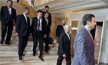 تلاش تیم آمریکایی برای تقسیم امتیازات هسته ای بین تهران-نیویورک