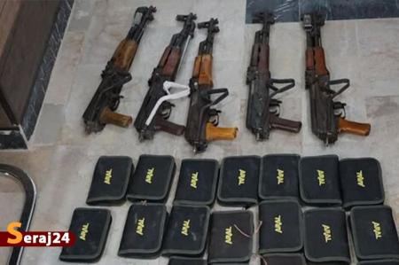 کشف سلاح و مهمات از قاچاقچیان توسط مرزداران نیروی زمینی ارتش