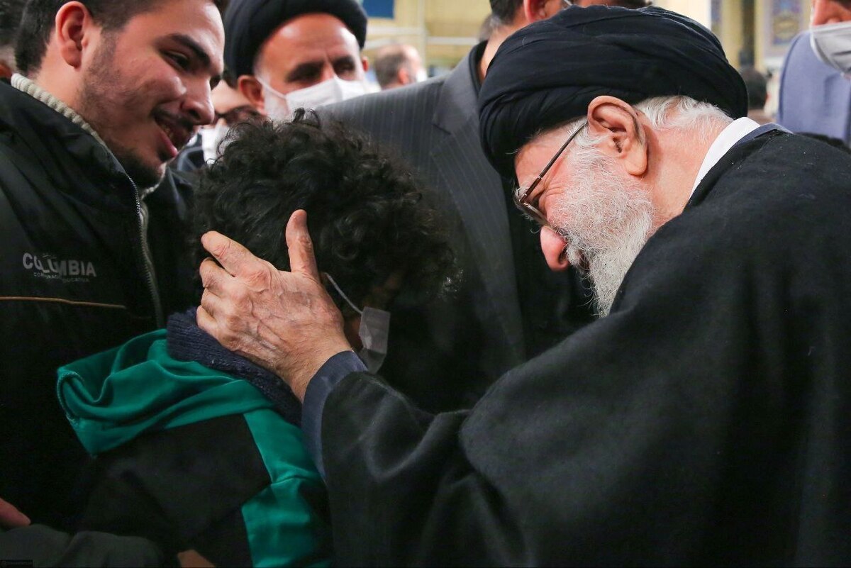 روایتی از دیدار خانواده شهدای شاهچراغ با امام خامنه ای