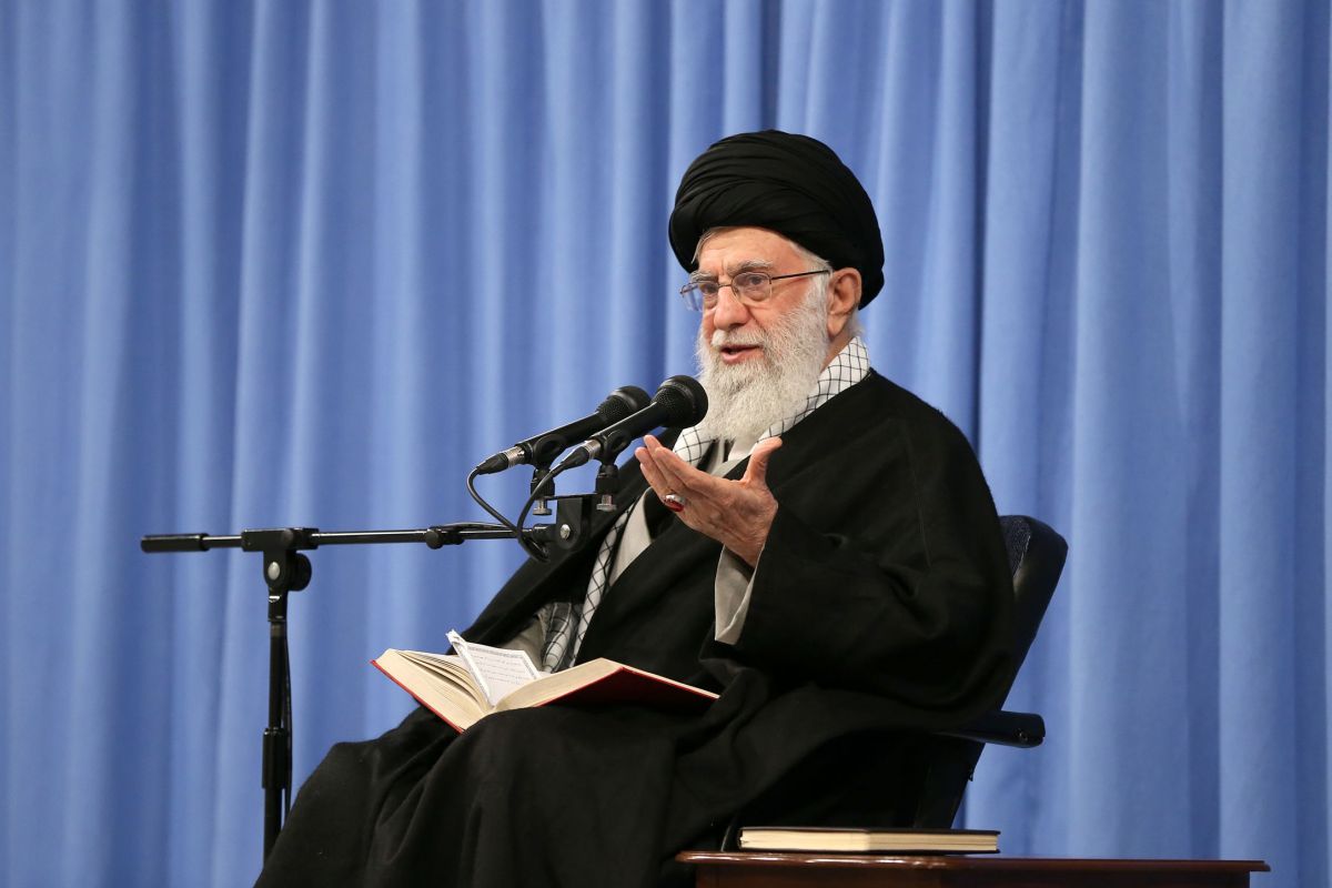 امام خامنه‌ای: اهانت به قرآن نشان می‌دهد هدف حملات استکبار، اصلِ اسلام و قرآن است