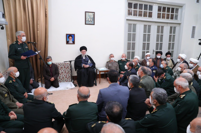 امام خامنه ای: به هیچ حدی از استحکام و پیشرفت قانع نباشید و بدون توقف به جلو بروید