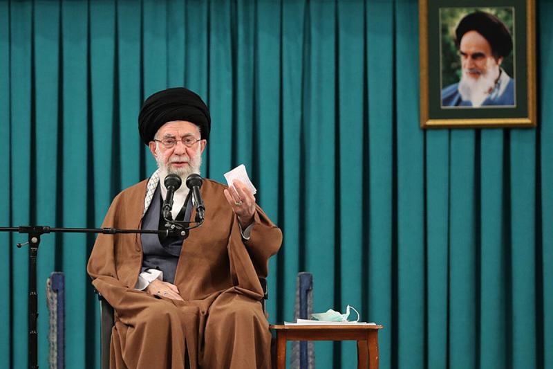 راه روشن انقلاب را با جدیت دنبال کنید