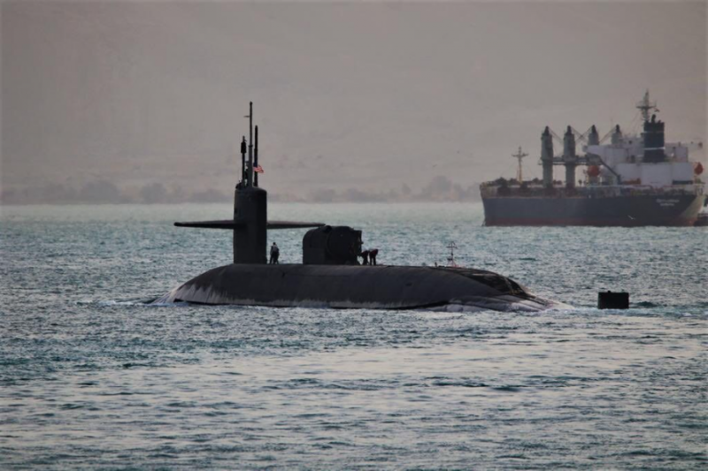 هشدار ایران زیردریایی آمریکا را به سطح آب آورد