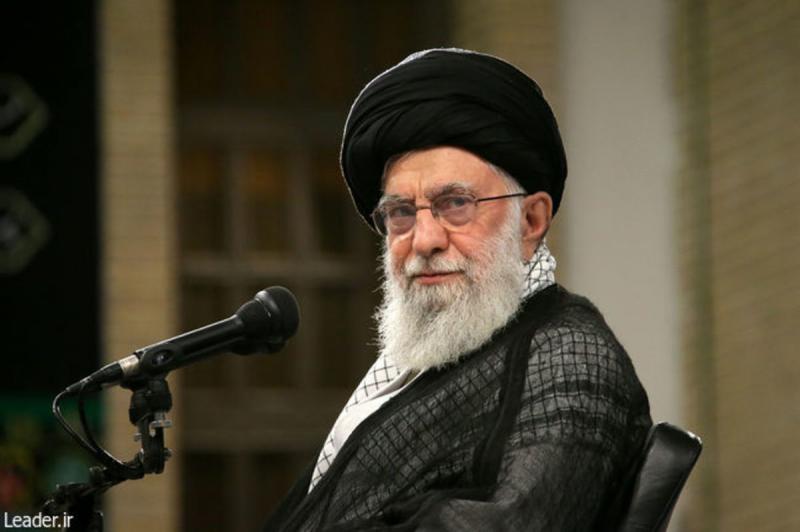 جمعی از کارگران با رهبر انقلاب دیدار کردند