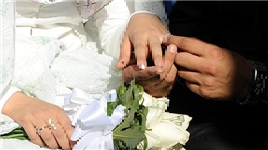 اسیدپاشی به داماد کنار ماشین گل‌زده عروس