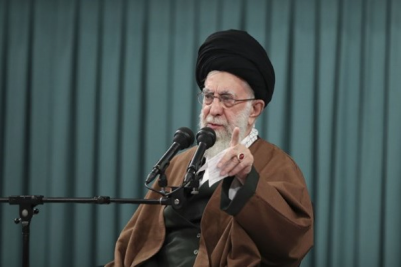 رهبر انقلاب: اگر زندگی کارگر ارتقاء پیدا کند وضع کشور ارتقاء می‌یابد/ جامعه کارگری اعتراض دارد اما با دشمن مرزبندی کرده است