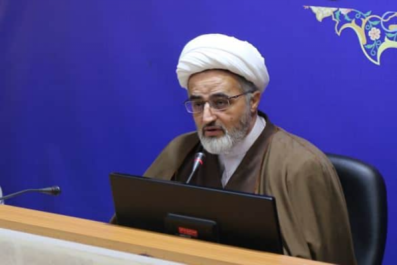 وحدتی: سلبریتی ها مروج الگوهای غلط هستند