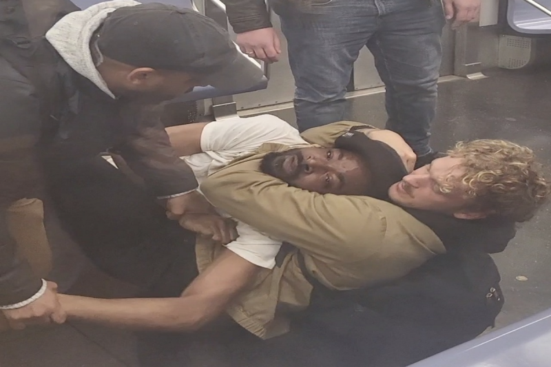 قتل خونسردانه یک سیاهپوست در مترو + فیلم