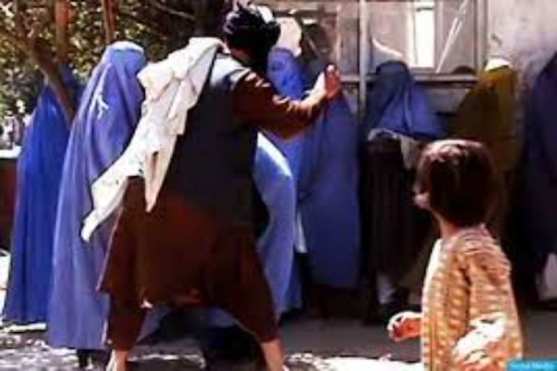 انتقاد غیرمنتظره چین از رفتار طالبان با زنان افغان