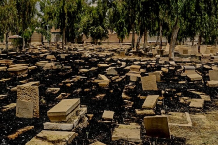 آتش‌سوزی قبرستان ۱۰۰۰ ساله دارالسلام + تصاویر