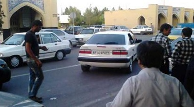 حضور 45 دقیقه ای مشایی در پشت درب استادیوم آزادی /استقبال ضعیف از مراسم دولت درگیری های درونی را افزایش داد