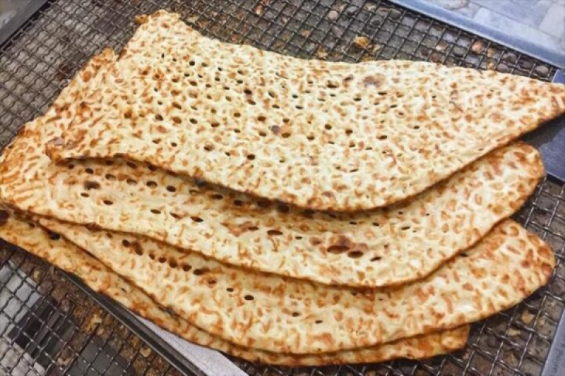 افزایش قیمت نان توسط نانوایان‌ تخلف است‌