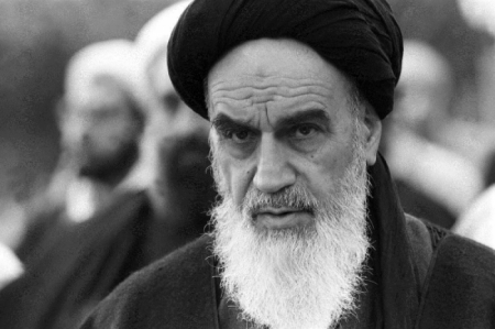 چرا امام خمینی(ره) را نمی‌توان رهبری کاریزماتیک دانست؟
