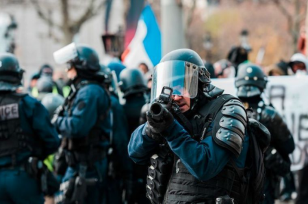 بحران درمهد آزادی! | آدم‌کشی پلیس فرانسه در سایه قوانین مبهم