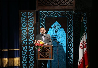  حسینی: بعد از فردوسی زبان فارسی مدیون سعدی است/پاسخ بدی را با بدی ندهیم